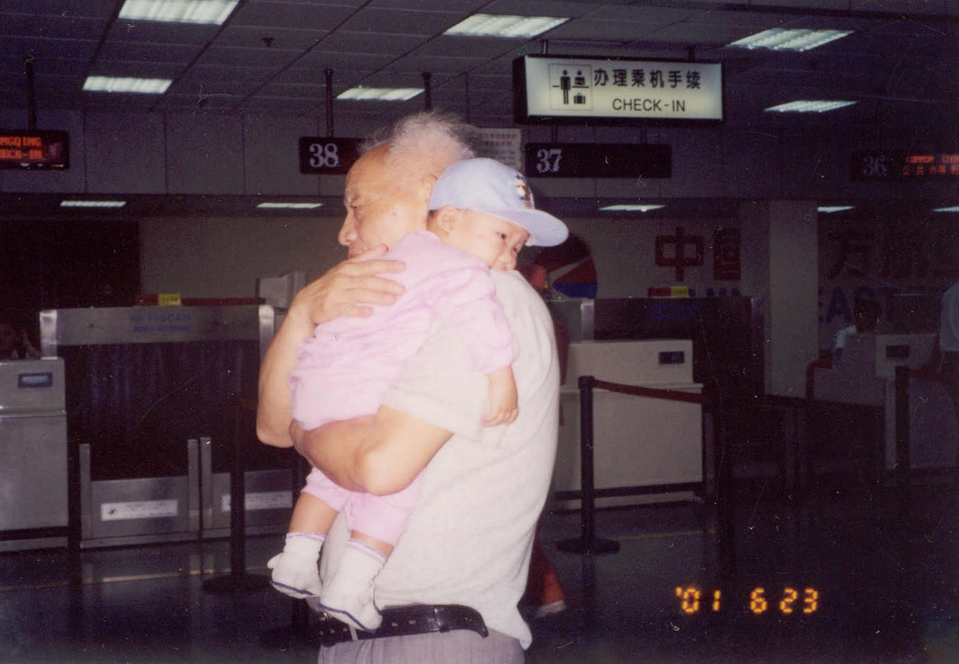q20010623-2.jpg