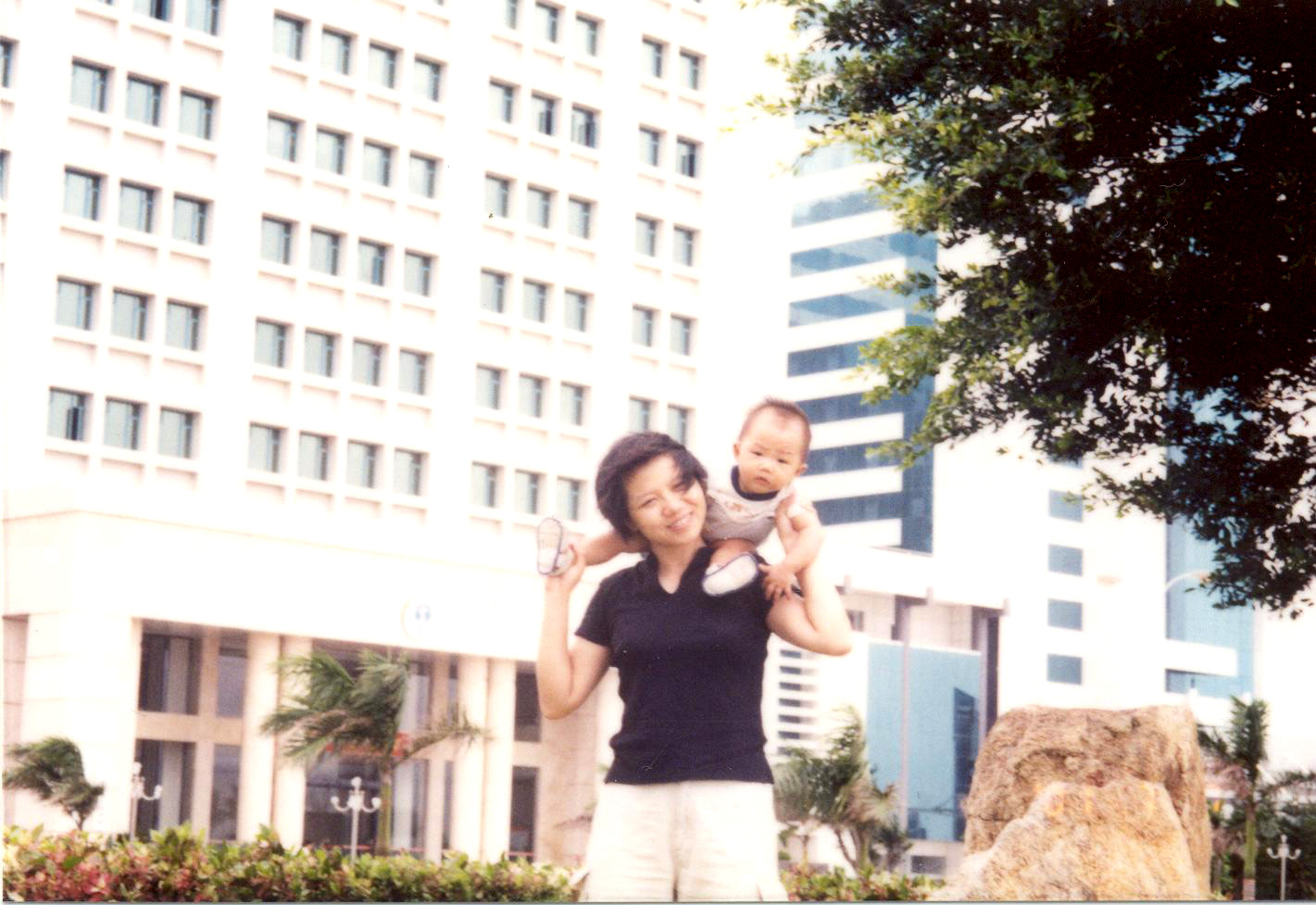 q20010707-4.jpg