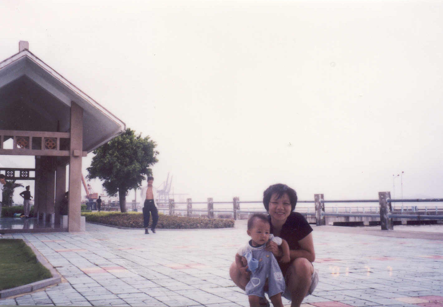 q20010707-2.jpg